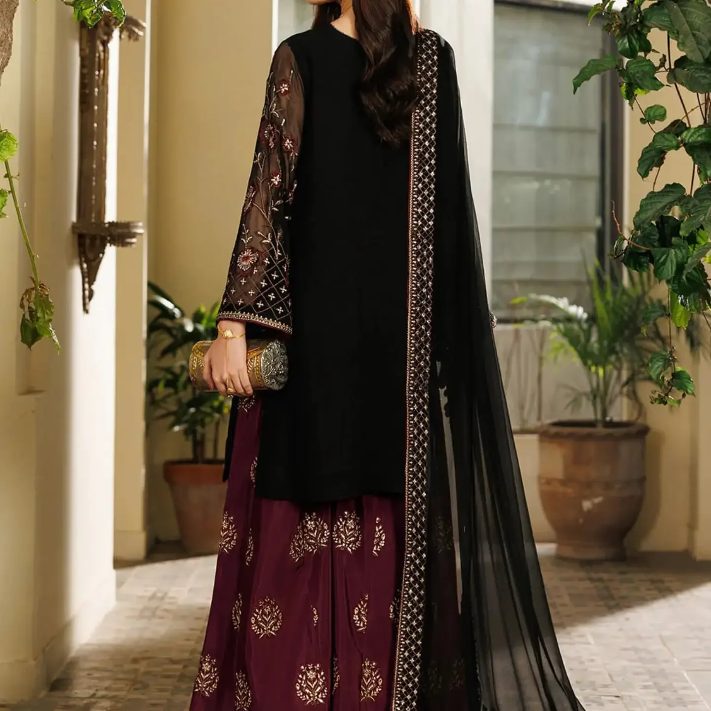 Ahmozi Presenting Iznik Chiffon Embroidered Unstitched Colle — clothing image 4
