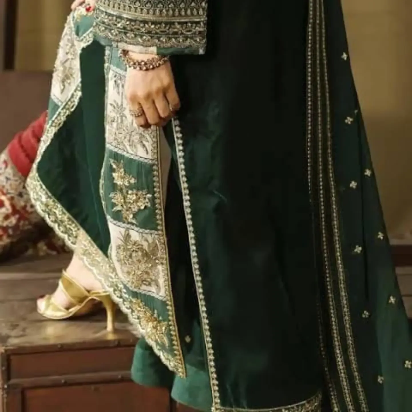 Alhamdulilla Charizma Silk collection 2026 03PCS UNSTITCHED — clothing image 4