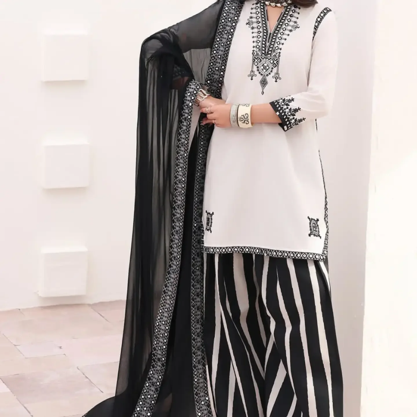 Alhamdulilla Charizma Silk collection 2026 03PCS UNSTITCHED — clothing image 2