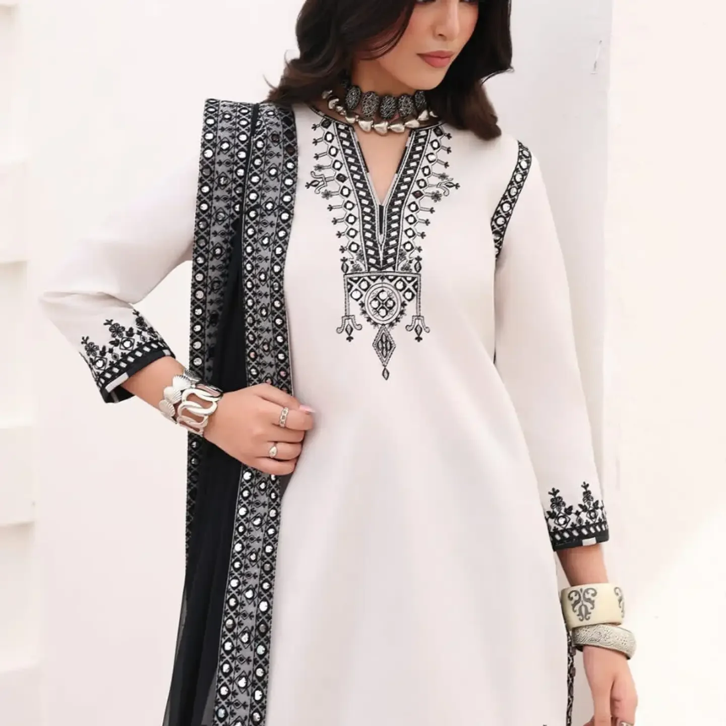 Alhamdulilla Charizma Silk collection 2026 03PCS UNSTITCHED — clothing image 3