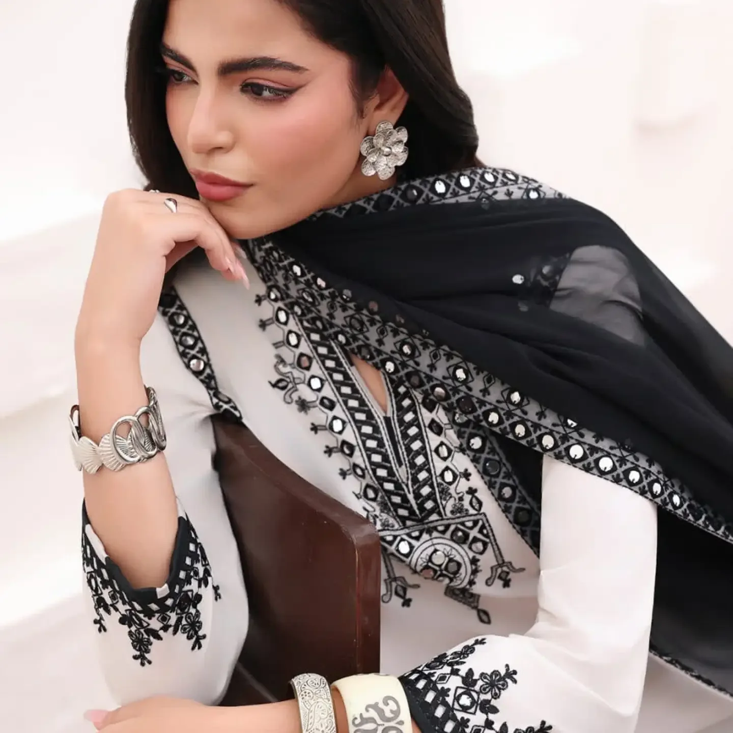 Alhamdulilla Charizma Silk collection 2026 03PCS UNSTITCHED — clothing image 5