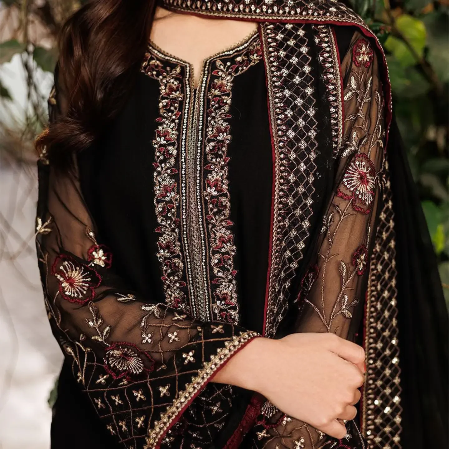 Brand IZNIK Suit Details - Chiffon Front or Back Heavy E — clothing image 2