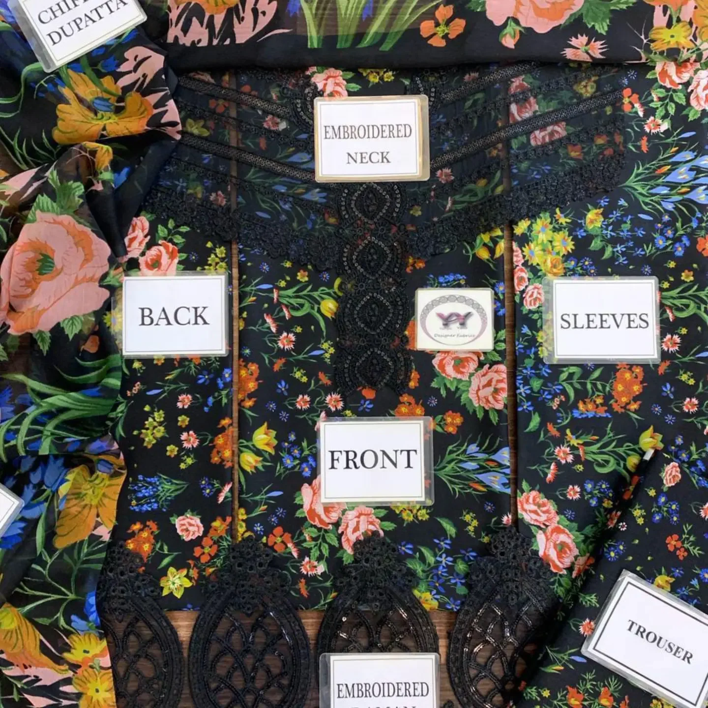 Brand mix sale live now Fabric Details Lawn & Chiffon • — clothing image 4