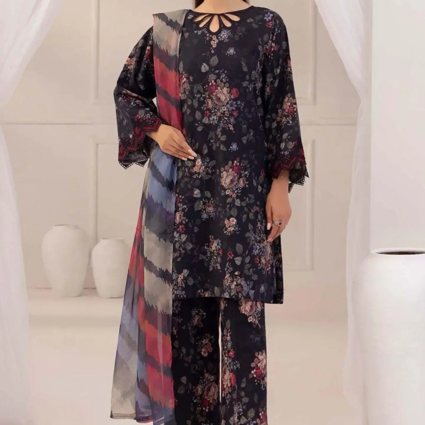 Brand mix sale live now Fabric Details Lawn & Chiffon • — clothing image 9