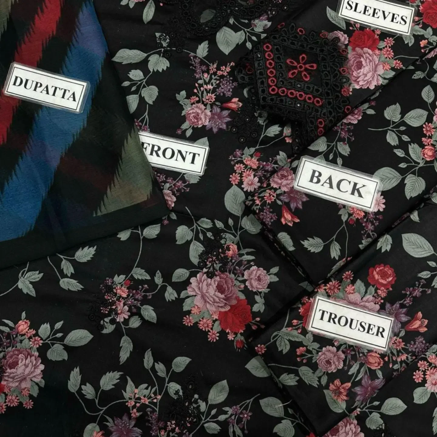 Brand mix sale live now Fabric Details Lawn & Chiffon • — clothing image 13
