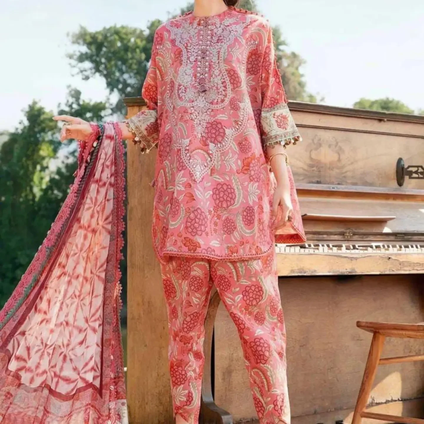 Brand mix sale live now Fabric Details Lawn & Chiffon • — clothing image 18