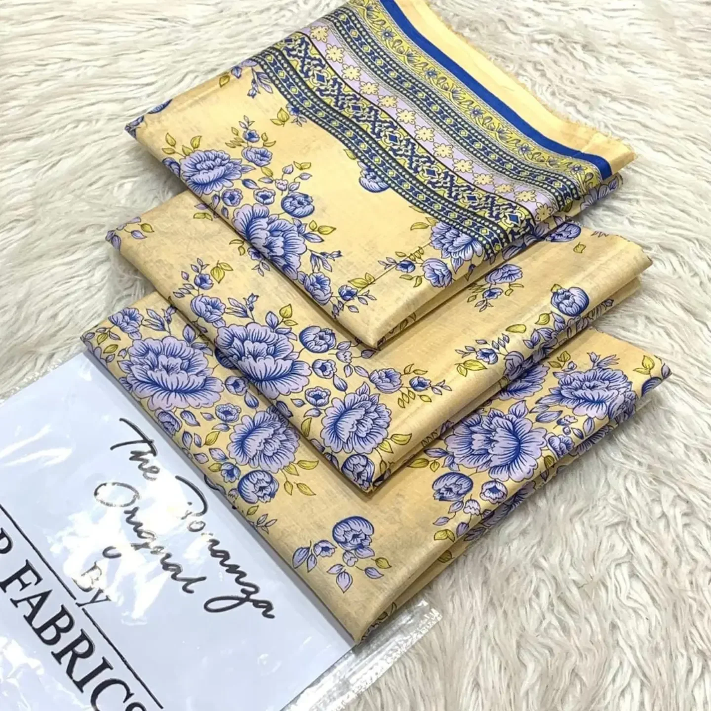 MIX BRAND 3pc Unstitched Printed LAWN Collection Fabric LAWN — clothing image 1
