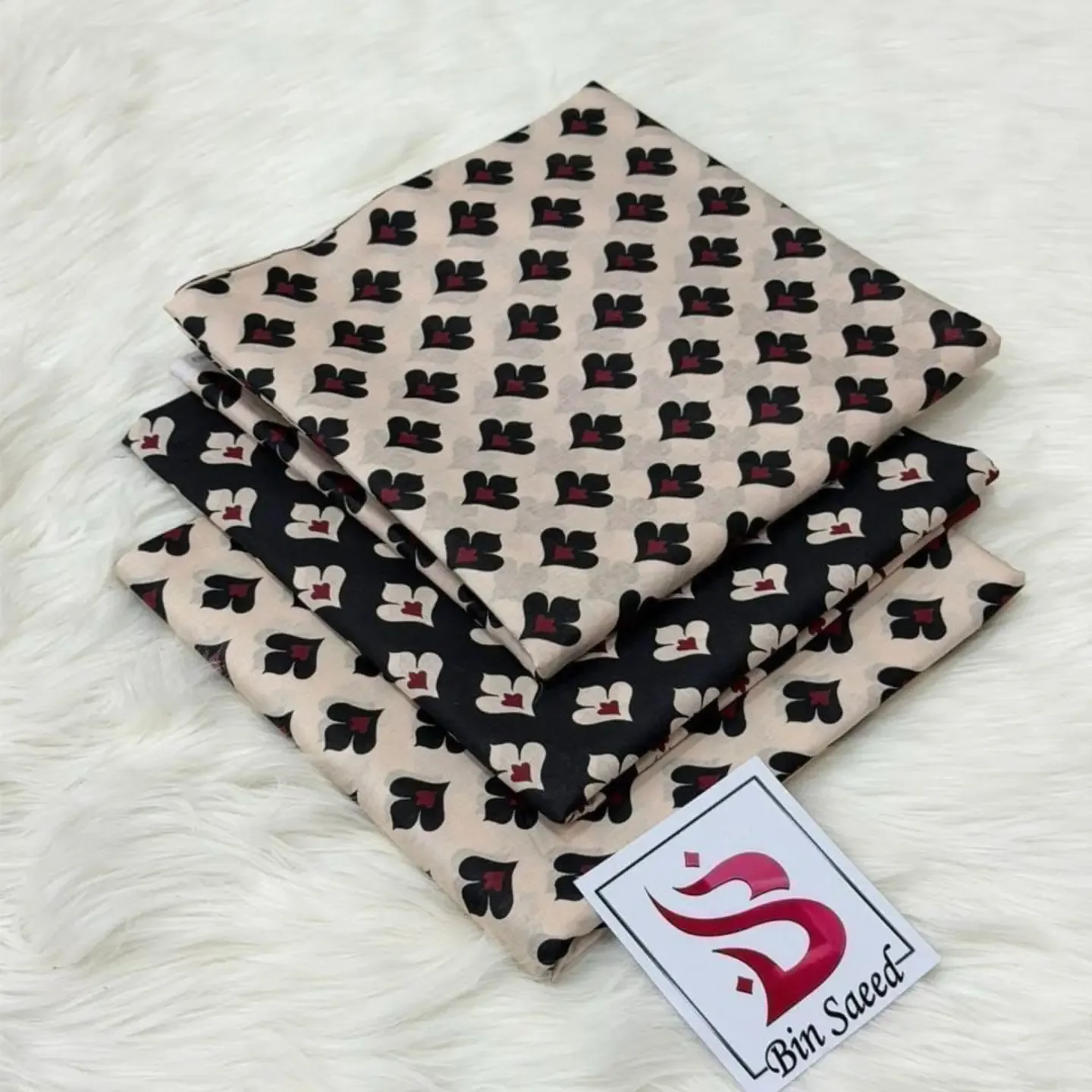 MIX BRAND 3pc Unstitched Printed LAWN Collection Fabric LAWN — clothing image 3