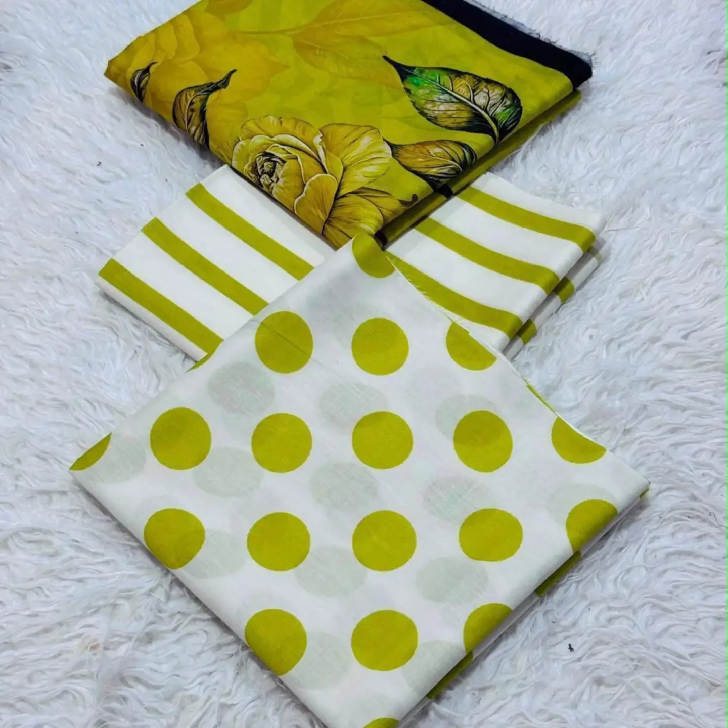 MIX BRAND 3pc Unstitched Printed LAWN Collection Fabric LAWN — clothing image 6