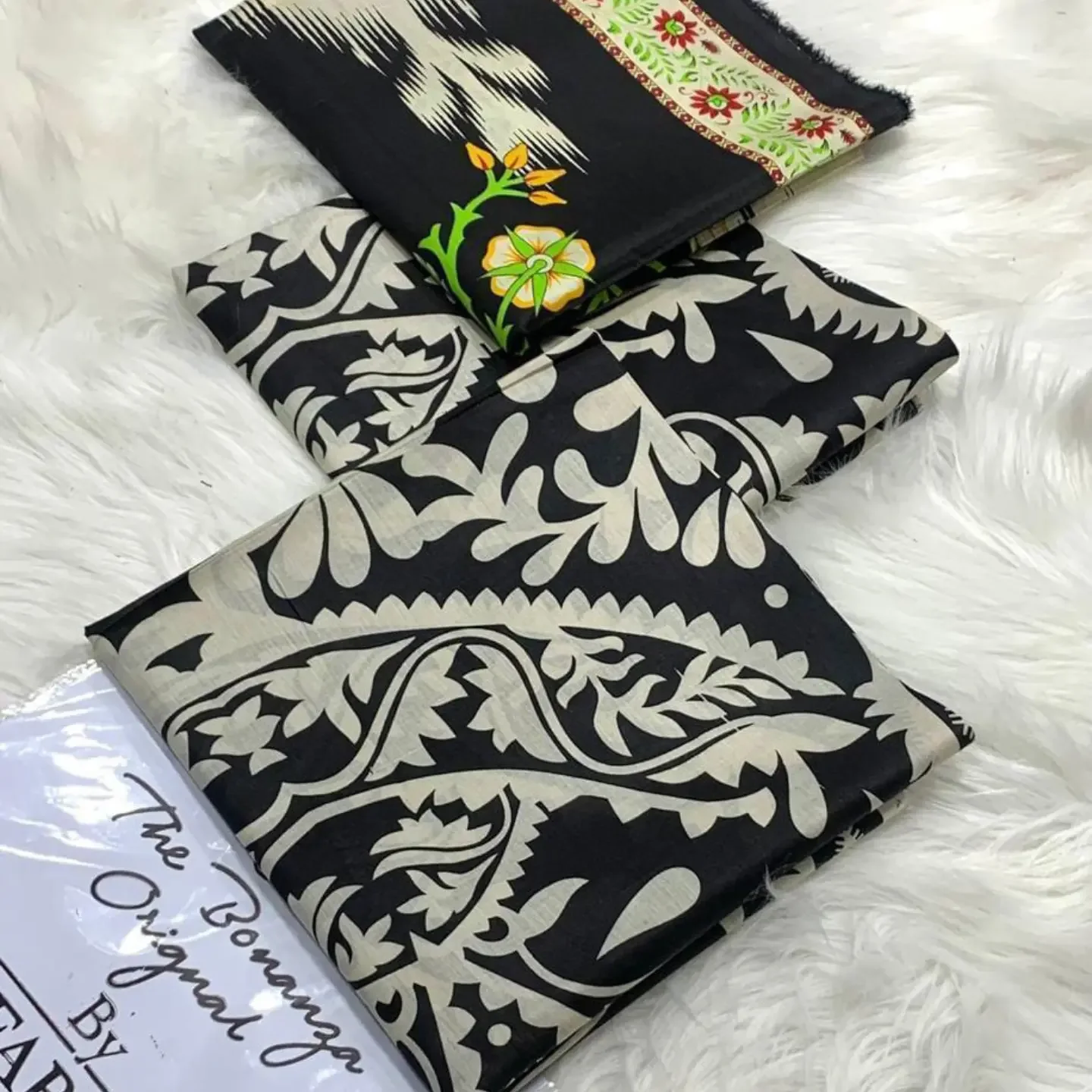MIX BRAND 3pc Unstitched Printed LAWN Collection Fabric LAWN — clothing image 8