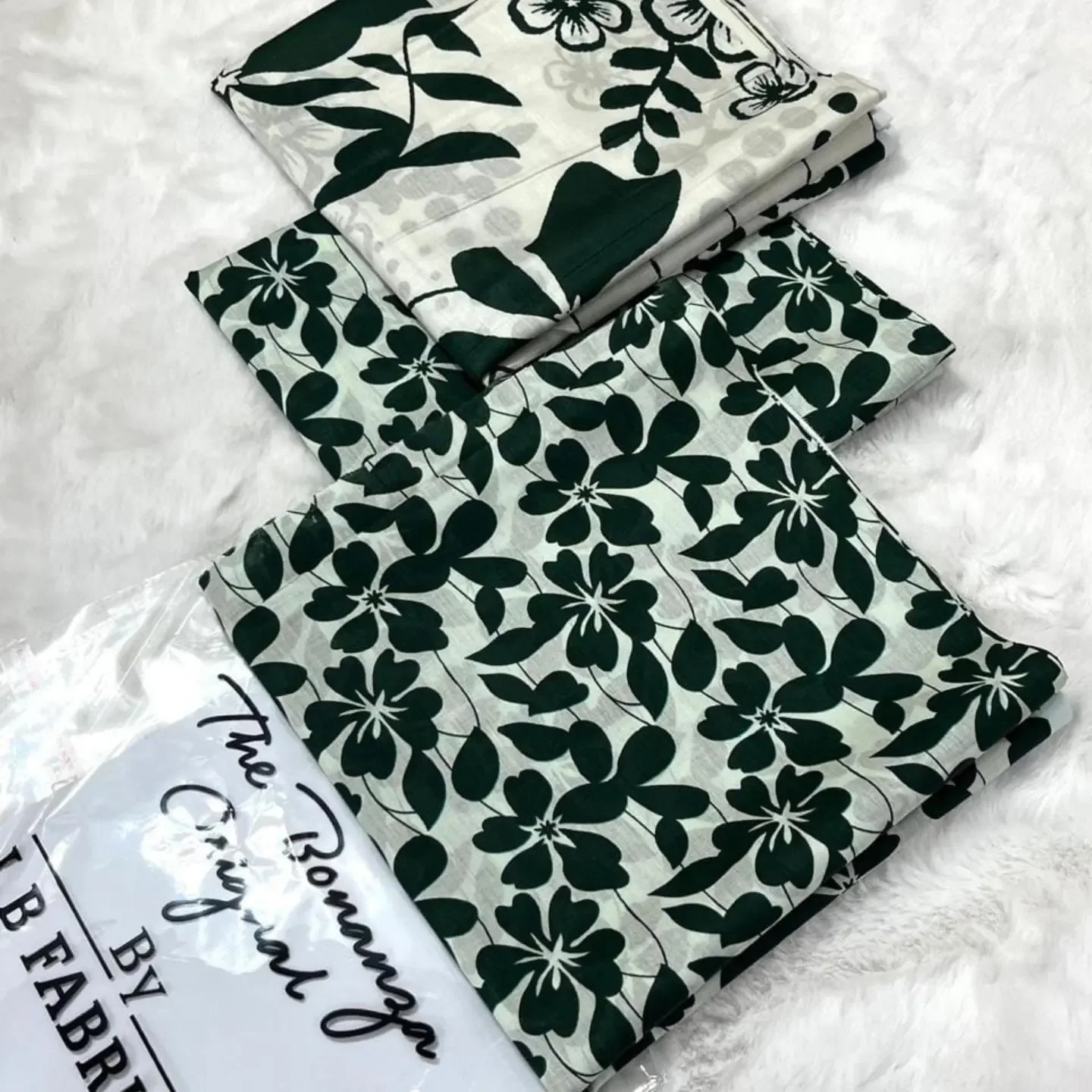 MIX BRAND 3pc Unstitched Printed LAWN Collection Fabric LAWN — clothing image 19