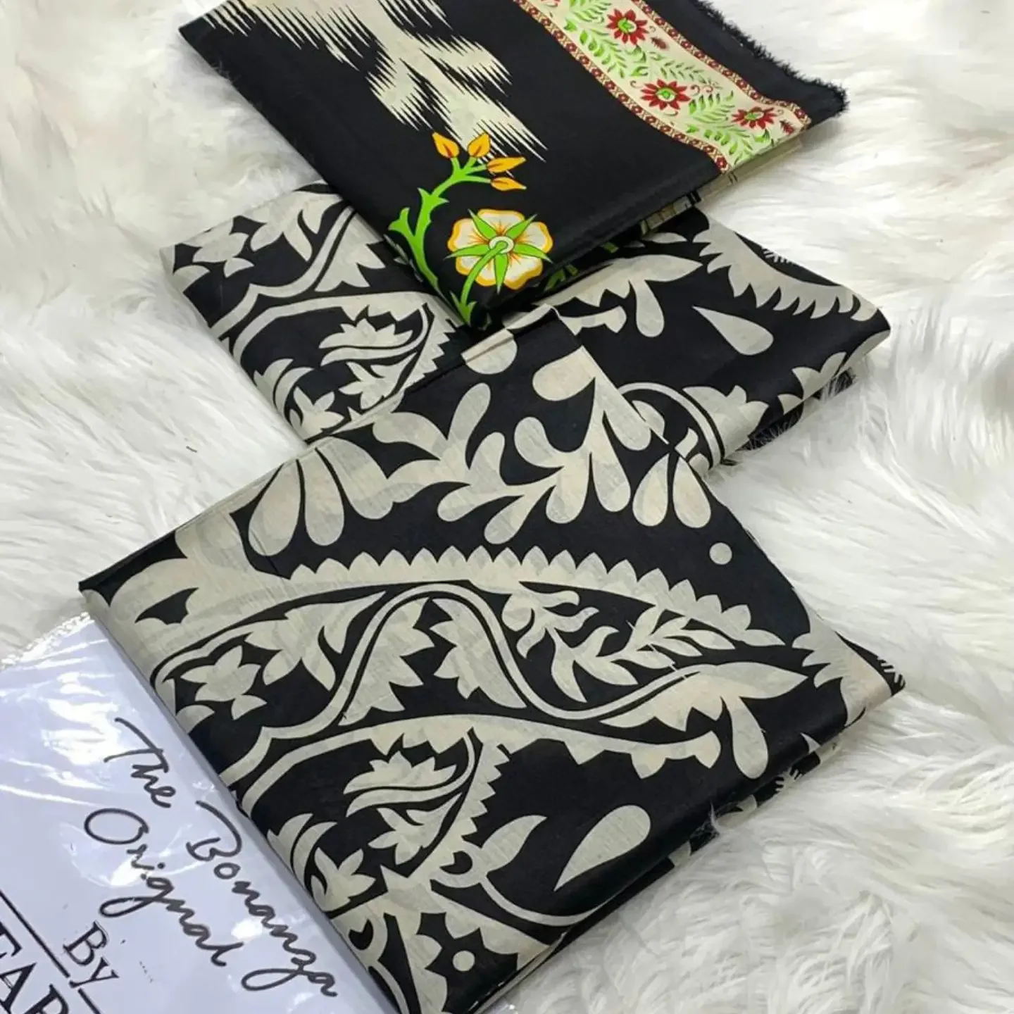 MIX BRAND 3pc Unstitched Printed LAWN Collection Fabric LAWN — clothing image 6