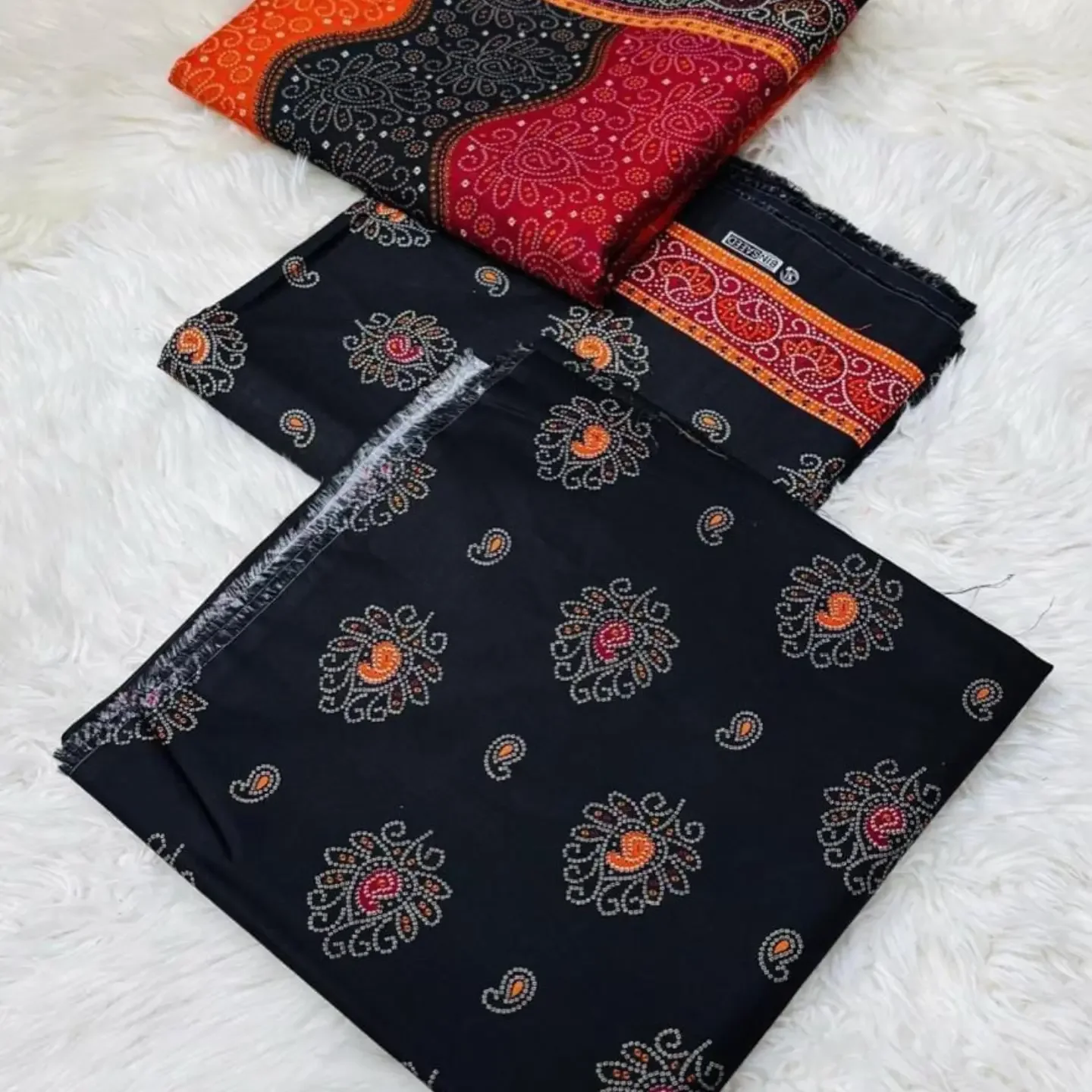 MIX BRAND 3pc Unstitched Printed LAWN Collection Fabric LAWN — clothing image 5