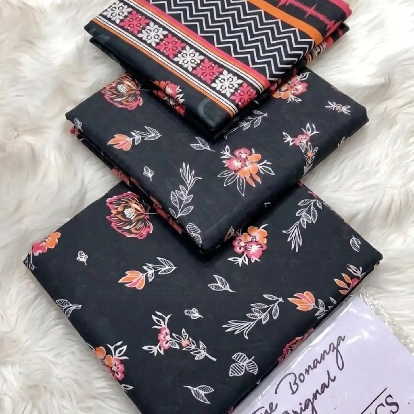 MIX BRAND 3pc Unstitched Printed LAWN Collection Fabric LAWN — clothing image 19