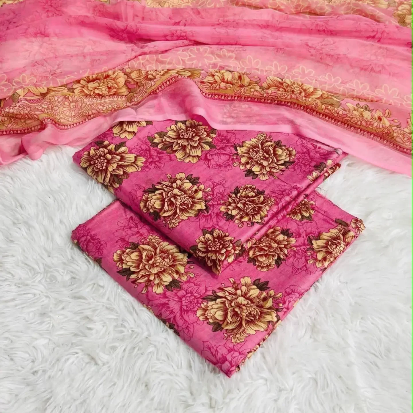 MIX BRAND AZADI SALE OFFER 3pc Unstitched Printed LAWN Co — clothing image 2
